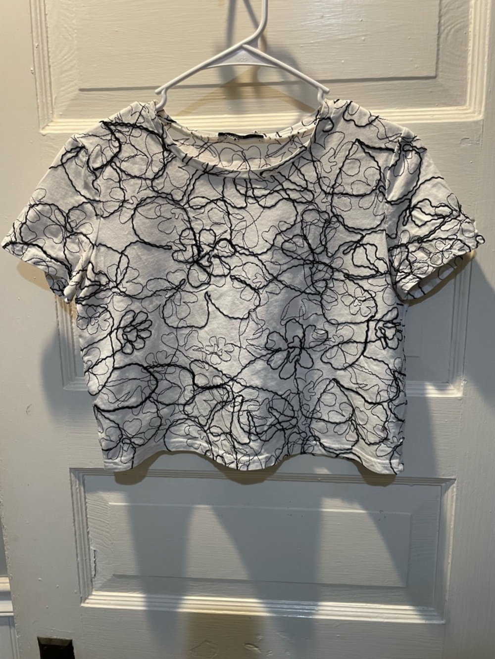 Zara White Crop Top with Black Floral Outline, Size Small
